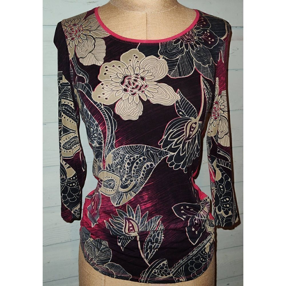 DISMERO ITALY Pull over pink black floral top. Size S.